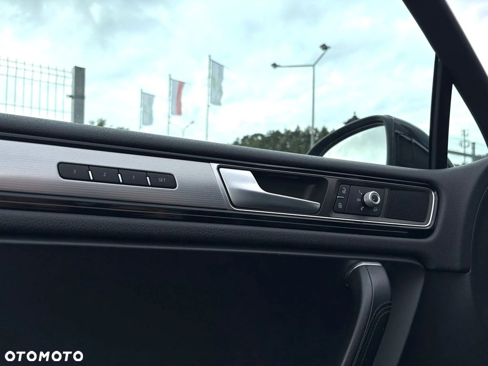Volkswagen Touareg 3.0 V6 TDI BMT Perfectline R-Style - 12