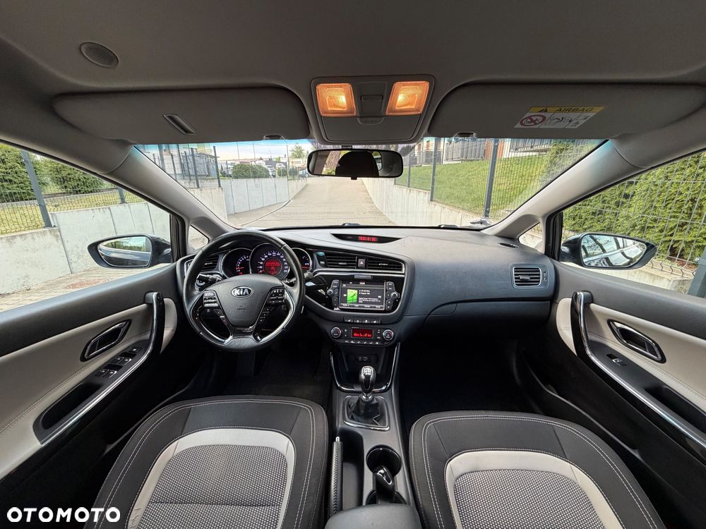 Kia Ceed - 12