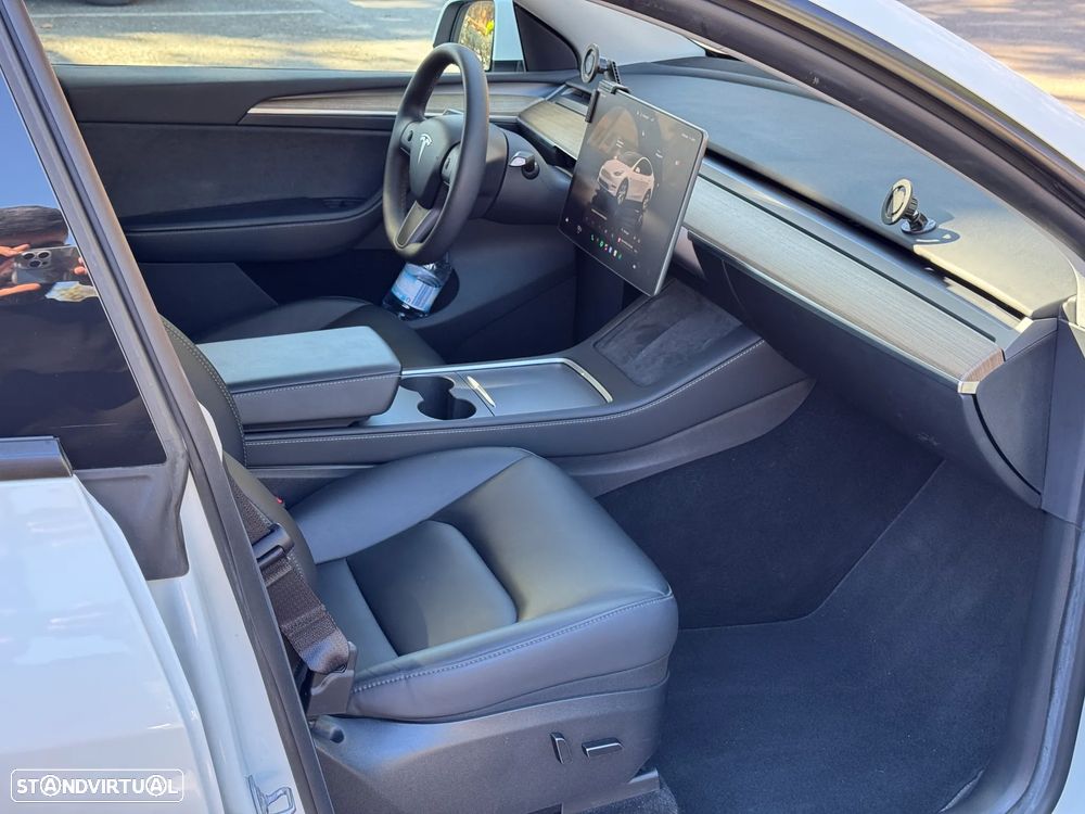 Tesla Model Y - 10