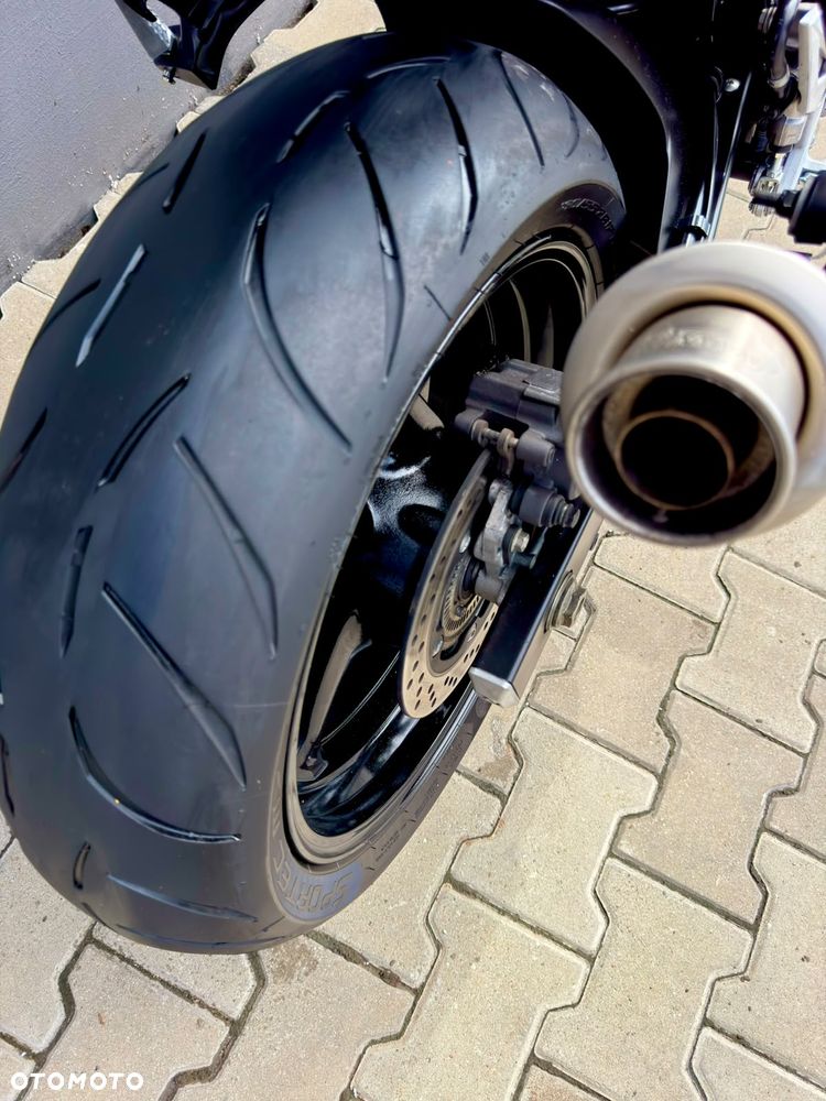 Suzuki GSR - 9