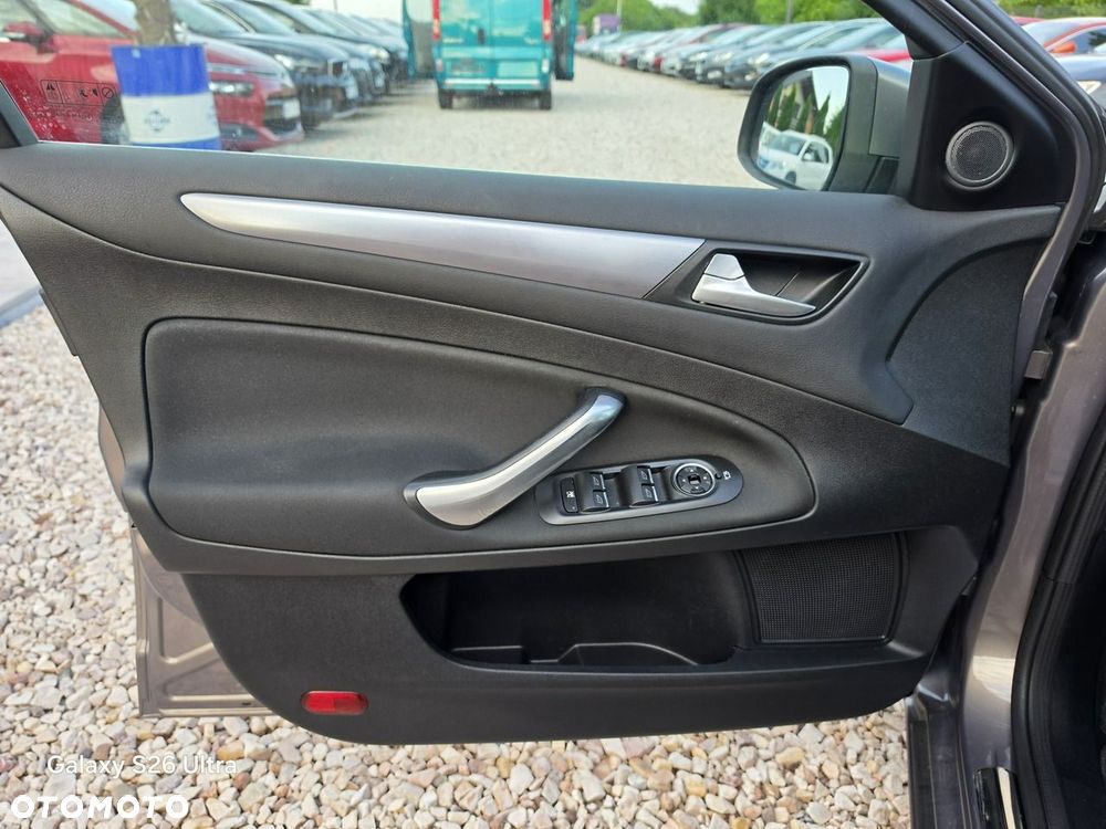 Ford Mondeo - 28