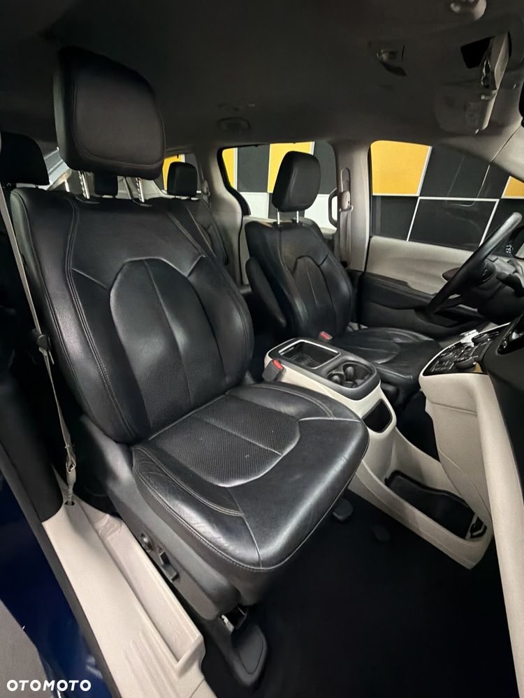 Chrysler Pacifica - 4