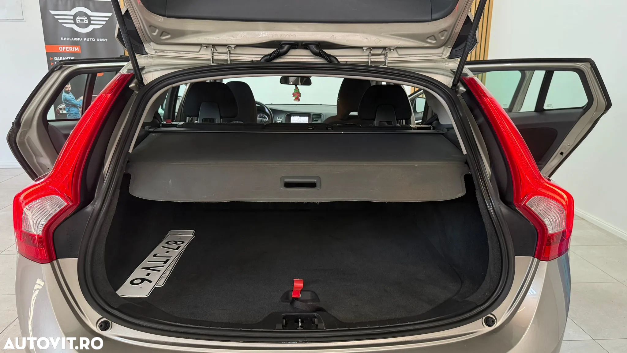 Volvo V60 T3 Kinetic - 17