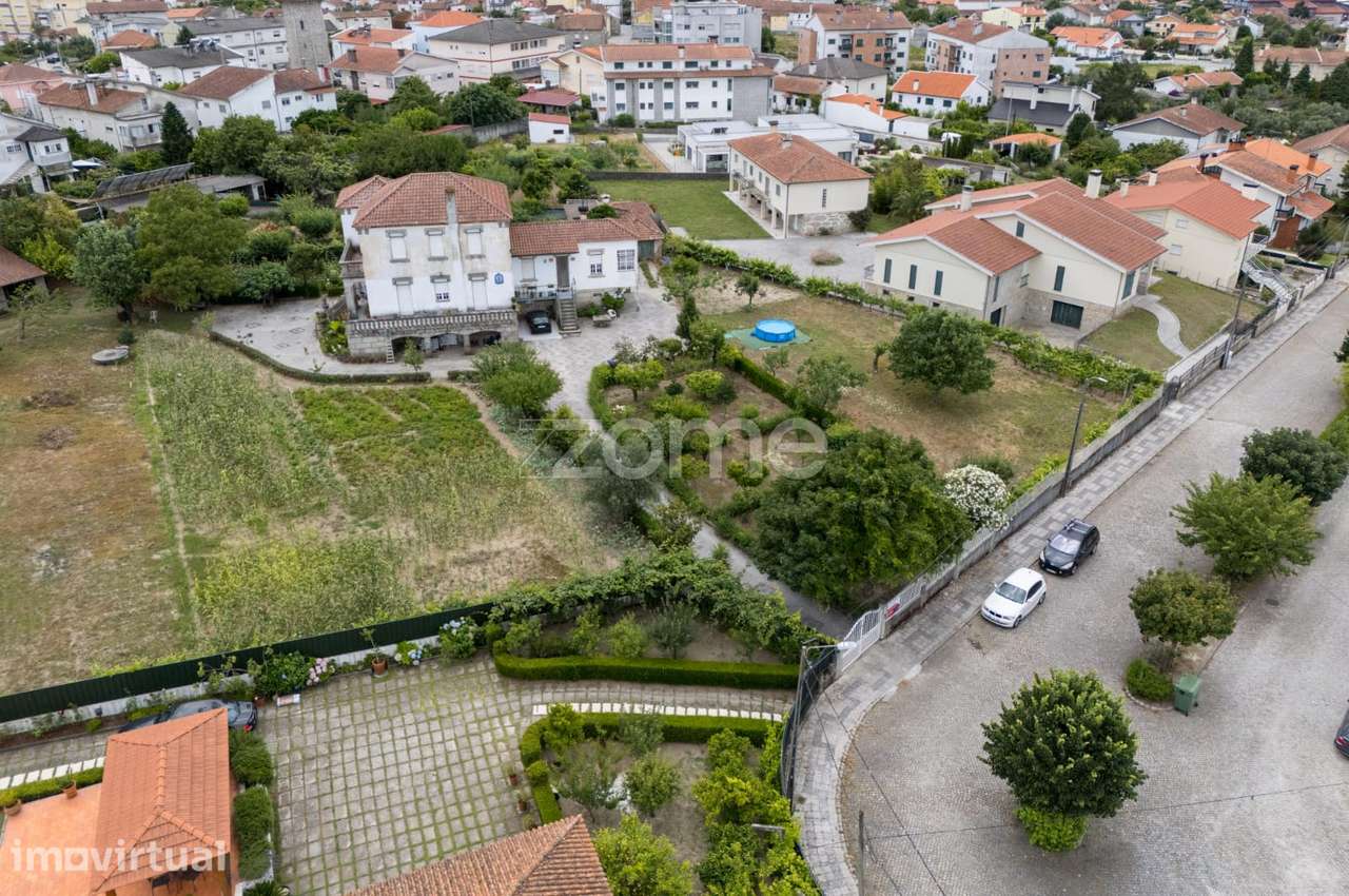 Moradia histórica T6 no centro de Nelas - Grande imagem: 2/39