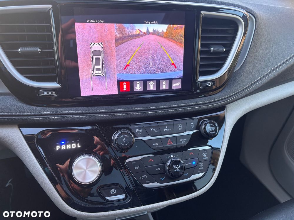 Chrysler Pacifica - 34