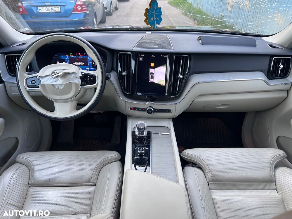 Volvo XC 60 B4 MHEV AT AWD Ultimate Dark - 6