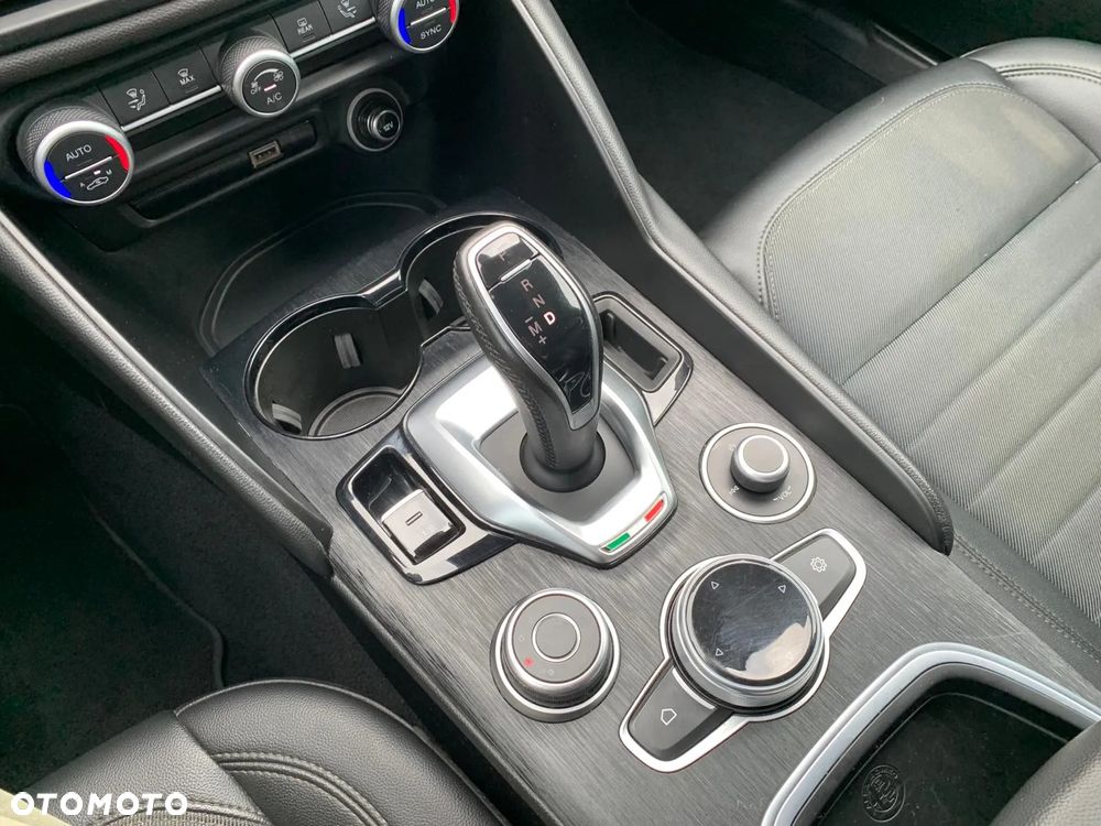 Alfa Romeo Giulia 2.2 D Turbo - 15