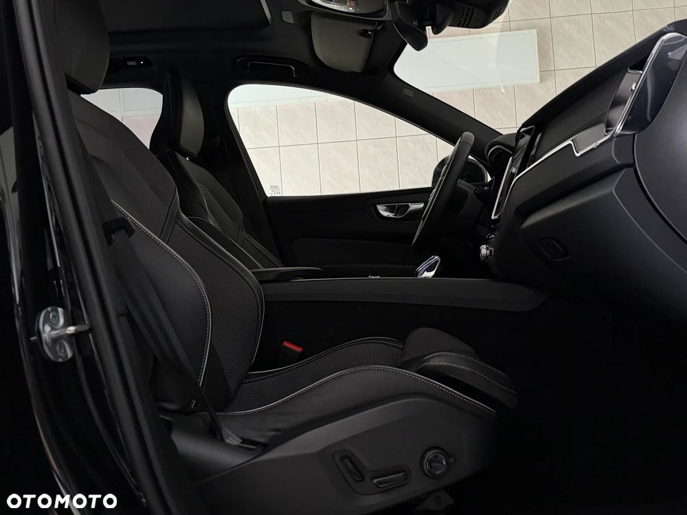 Volvo XC 60 B4 D Plus Dark - 9