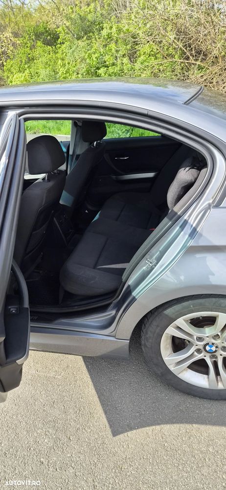 BMW Seria 3 320d DPF Efficient Dynamics Edition - 7