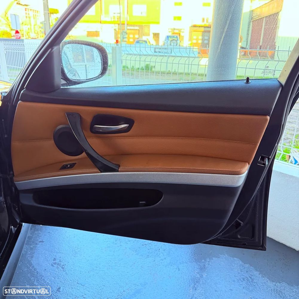 BMW 320 d Pack M - 28