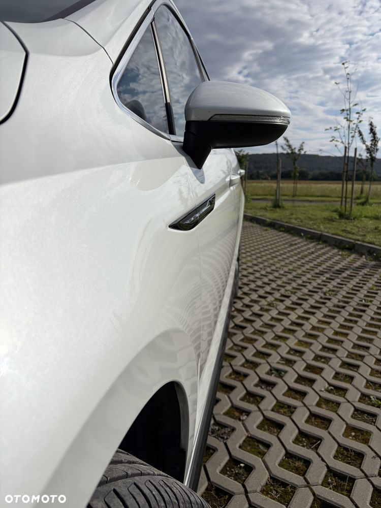 Volkswagen Touran - 11