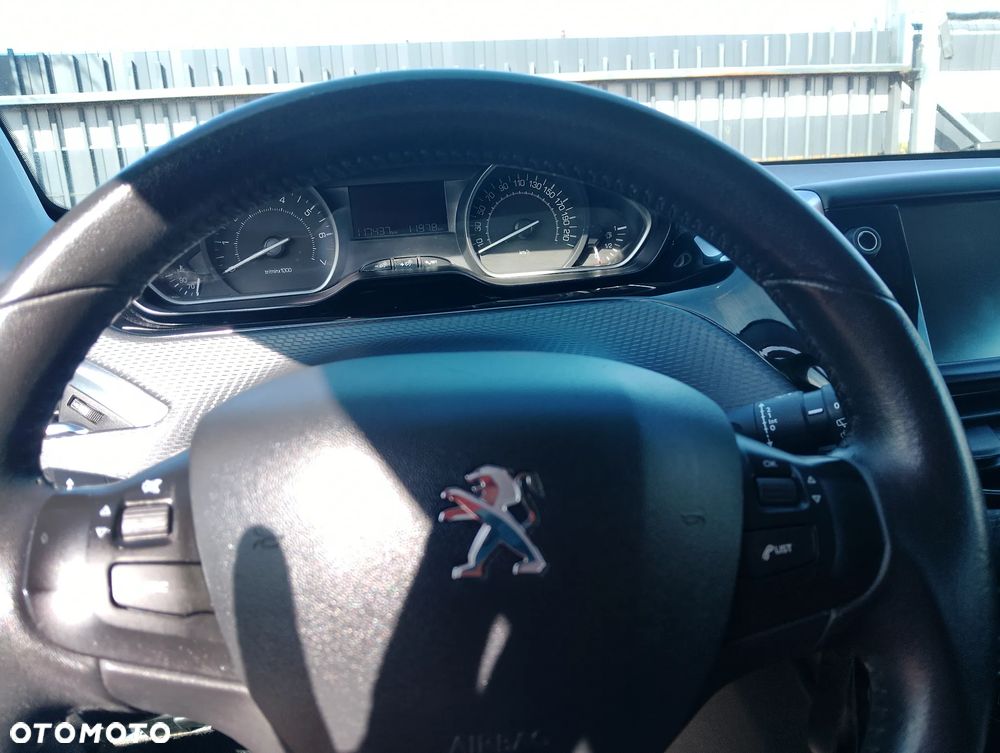 Peugeot 2008 1.2 Pure Tech Style S&S - 14