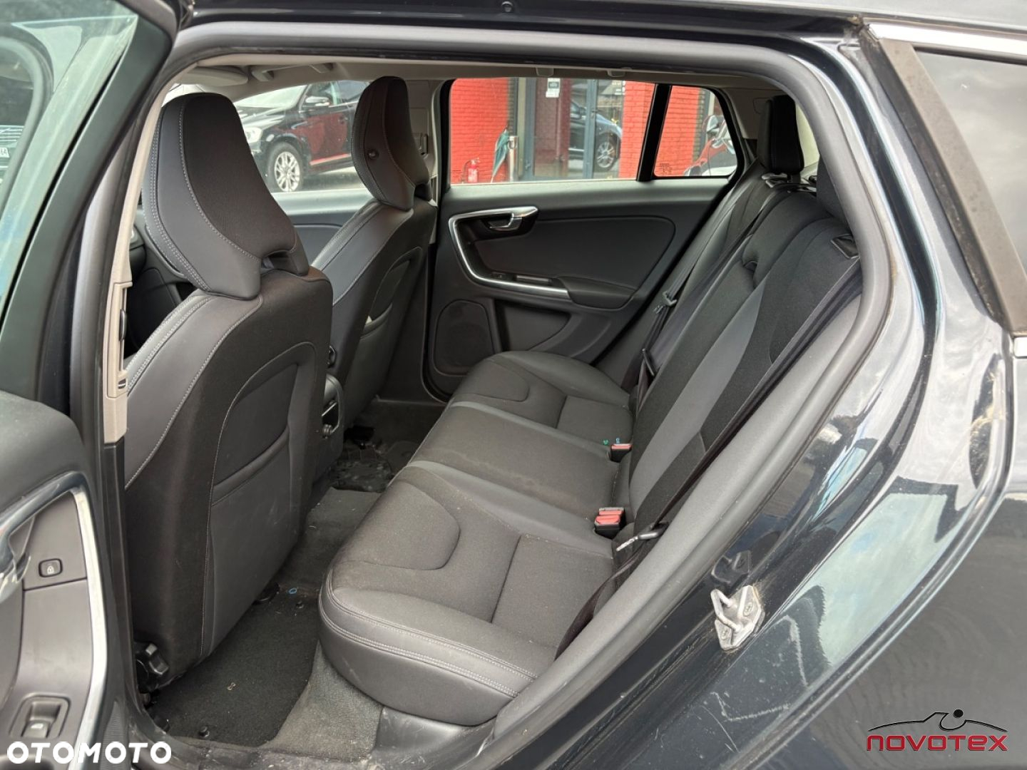 Volvo V60 D4 Momentum - 11