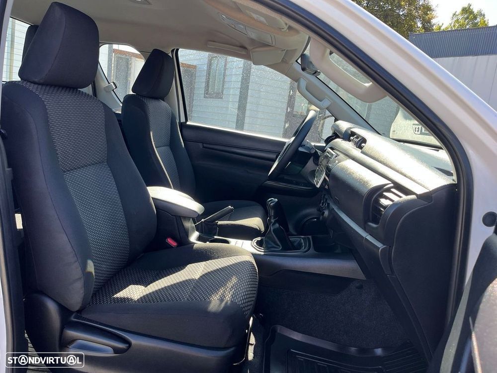 Toyota Hilux 2.4 D-4D 2WD CE - 7