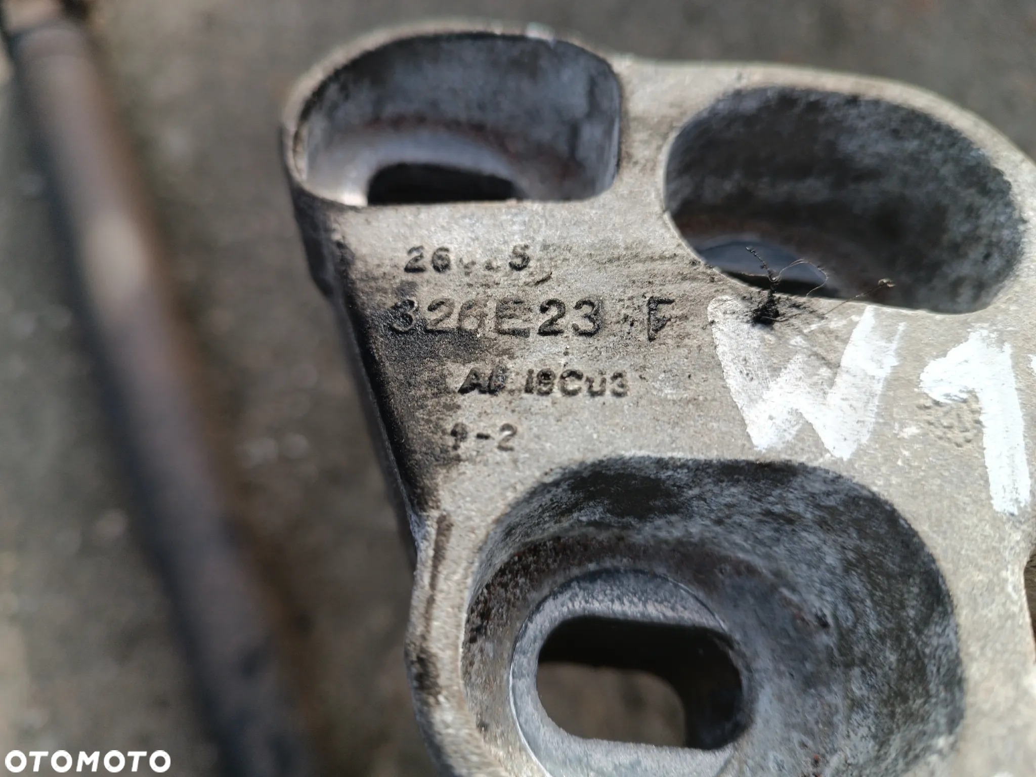 ŁAPA PODUSZKA SILNIKA 1.5 CDI MERCEDES A KLASA W176 - 6