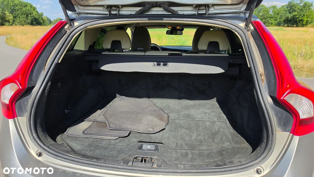 Volvo V60 D4 Momentum - 23