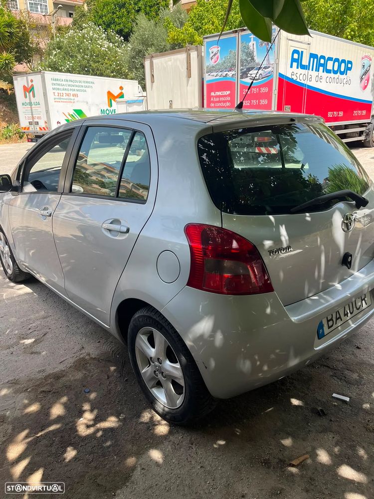 Toyota Yaris 1.3 VVT-i Cool - 4