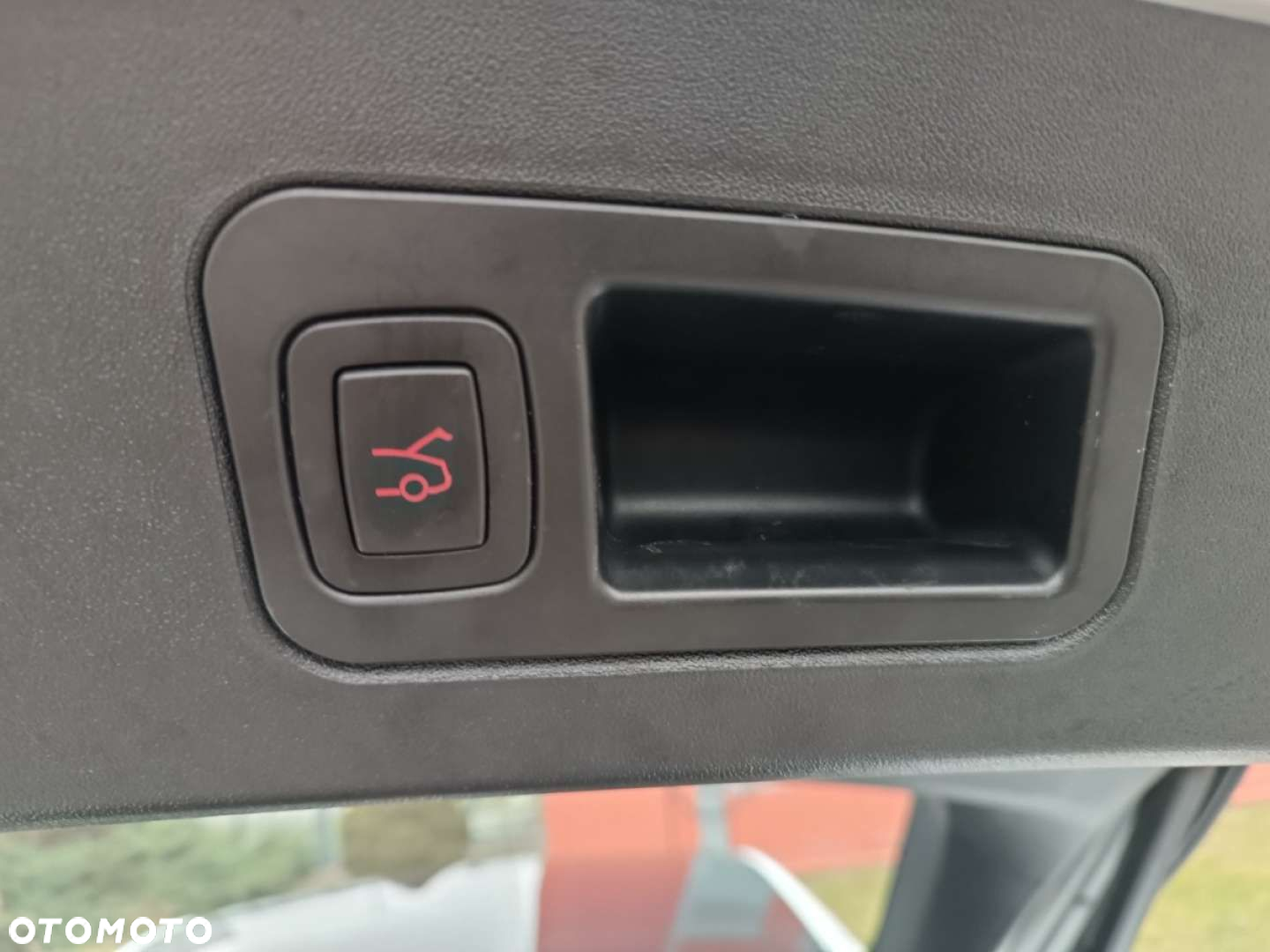 Tesla Model S - 12