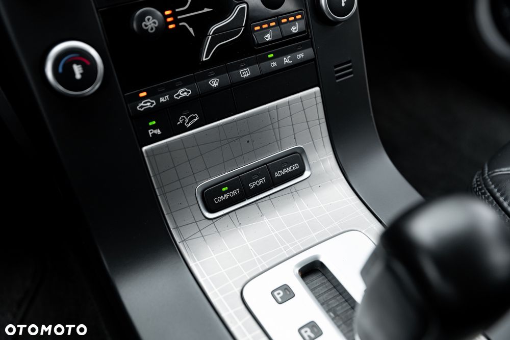Volvo XC 70 D5 AWD Momentum - 29