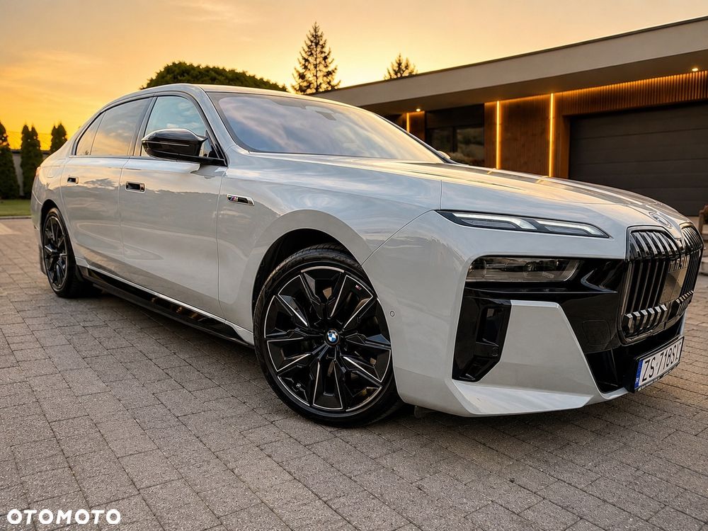 BMW Seria 7 M760e PHEV xDrive Individual Edition sport - 3