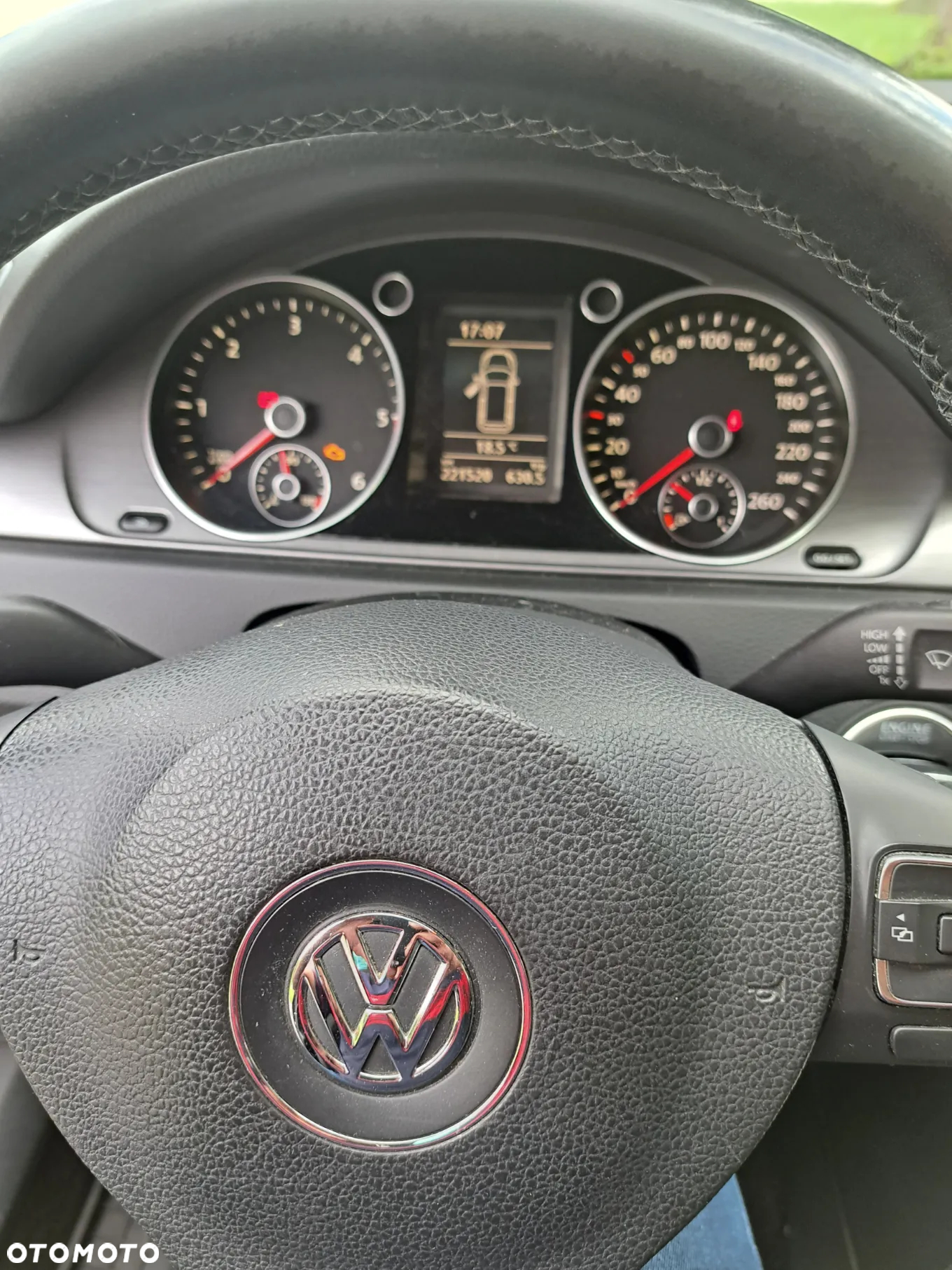 Volkswagen Passat 2.0 TDI Comfortline - 11