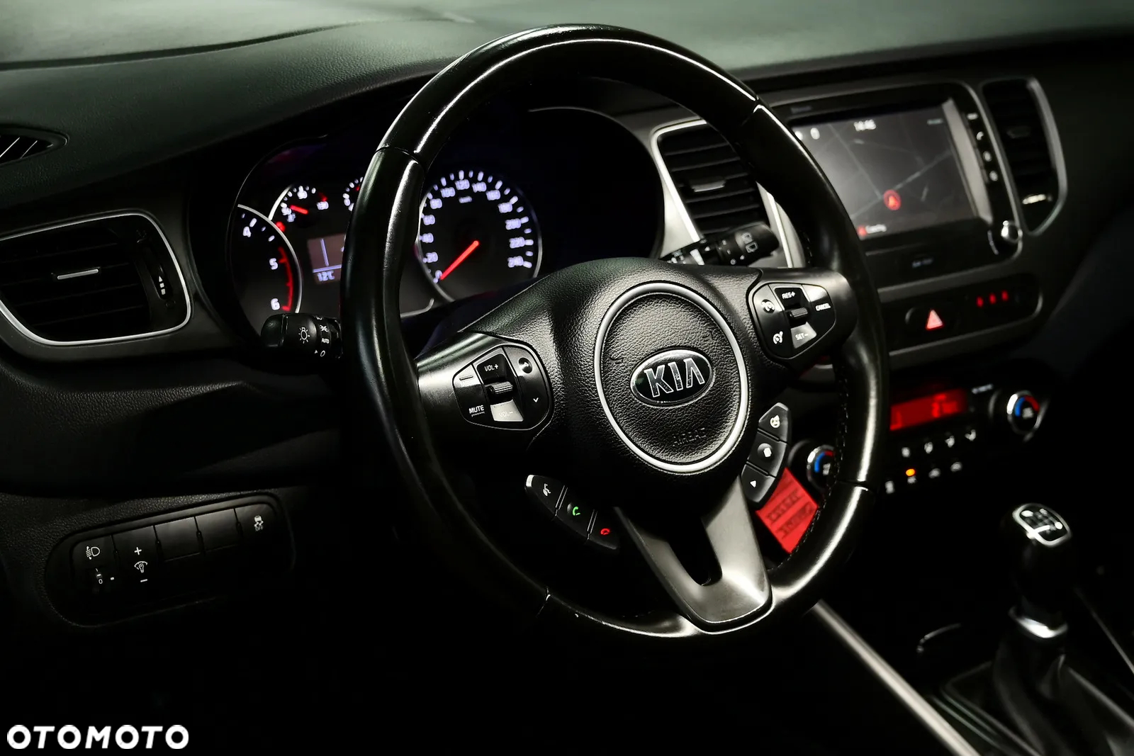 Kia Carens - 24