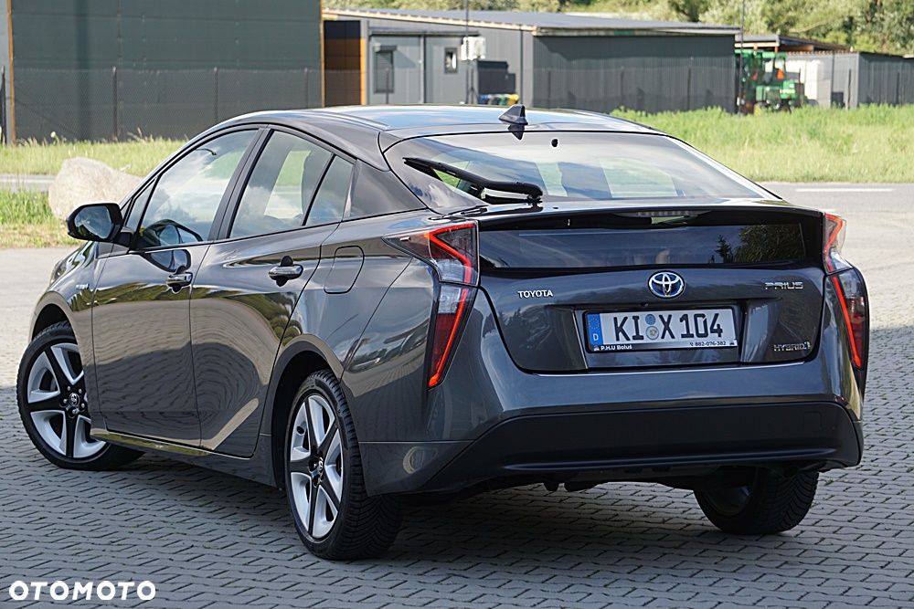 Toyota Prius Hybrid Executive - 11