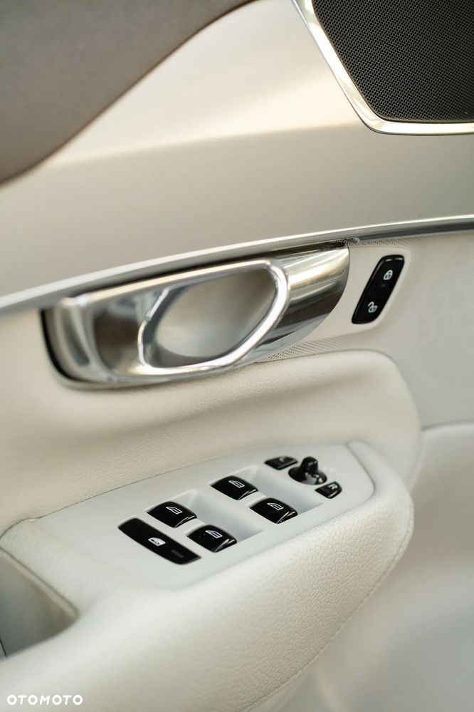 Volvo XC 90 D5 AWD Momentum - 21