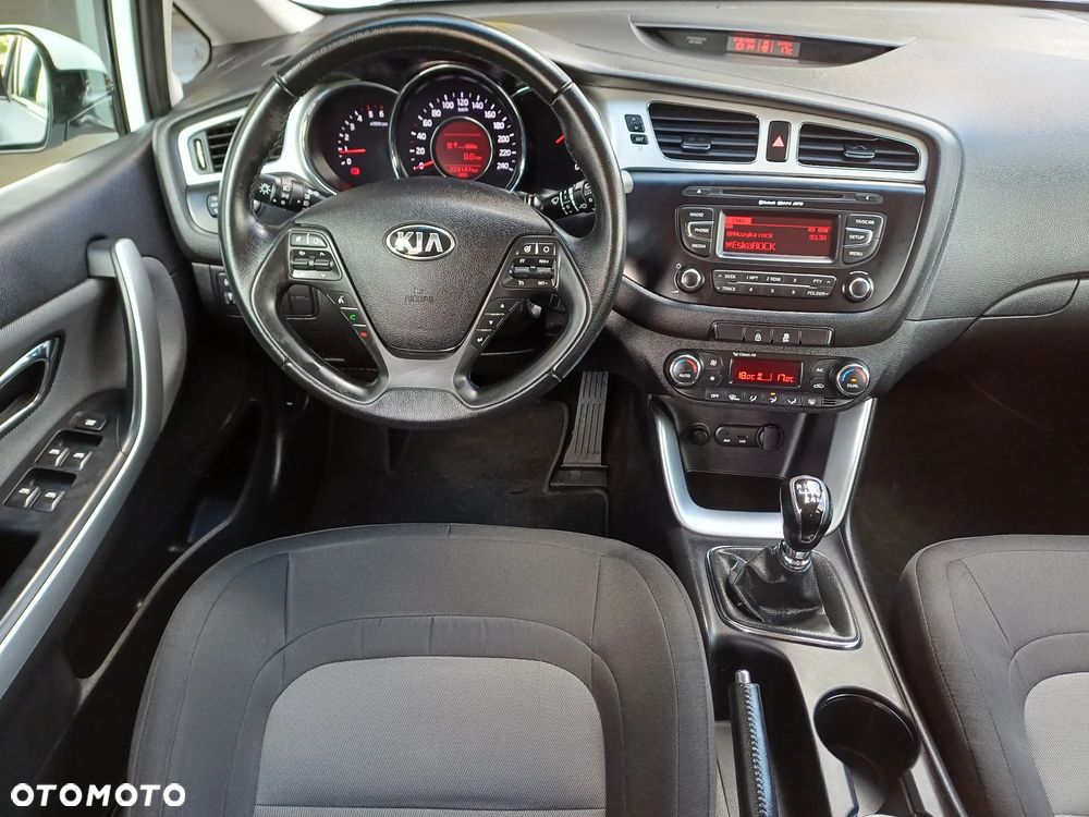 Kia Ceed 1.6 CRDi 128 Dream Team Edition - 6