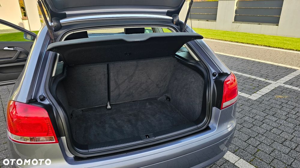 Audi A3 3-drzwiowe 1.6 Attraction - 13