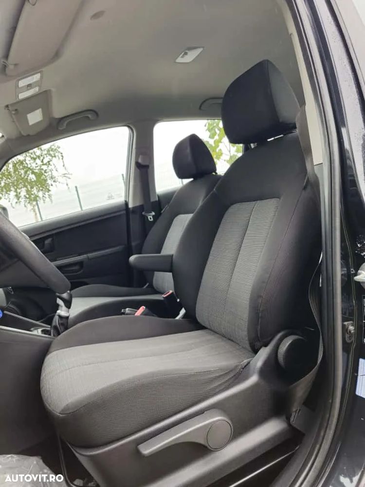 Kia Venga - 10