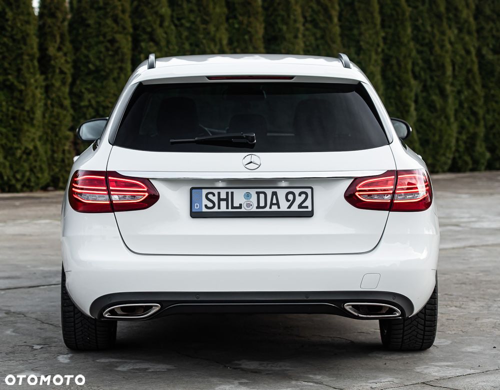 Mercedes-Benz Klasa C 180 9G-TRONIC AMG Line - 11