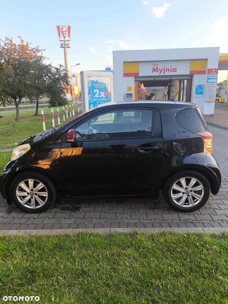 Toyota iQ - 3
