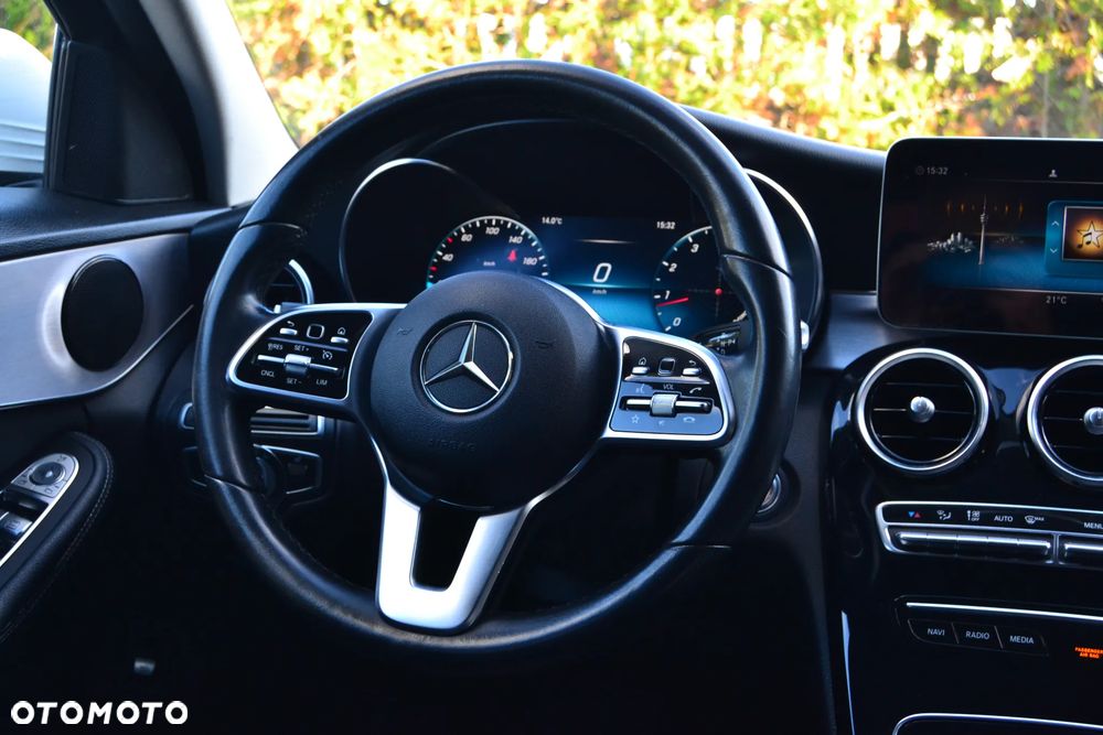 Mercedes-Benz Klasa C 180 9G-TRONIC AMG Line - 25
