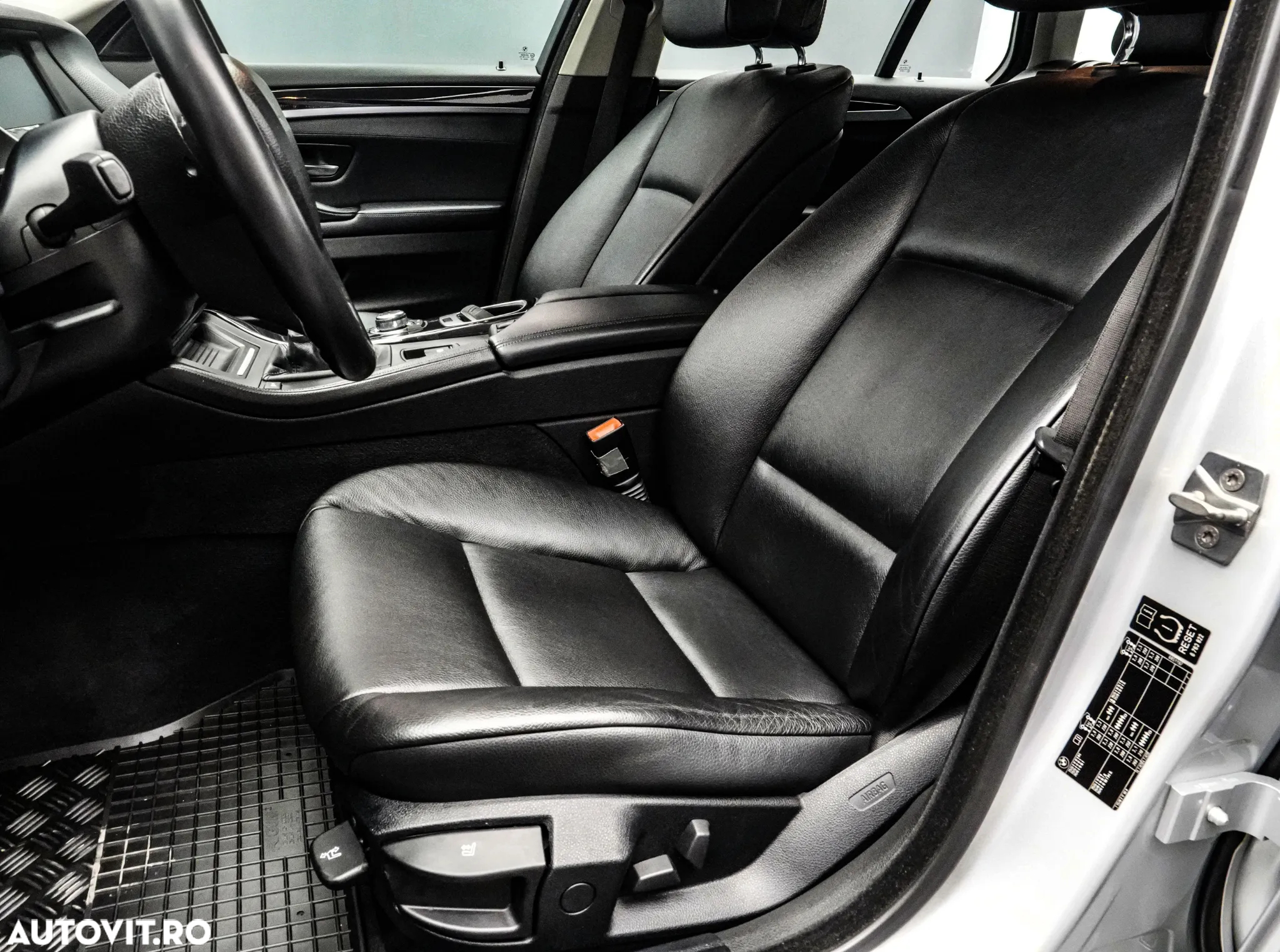 BMW Seria 5 520d Touring - 13