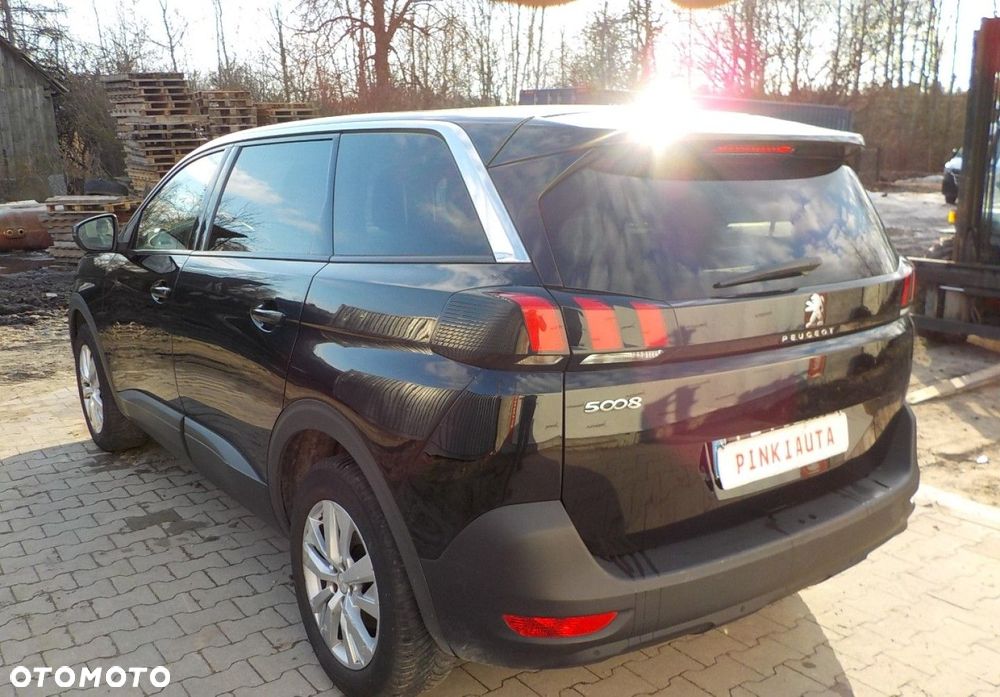 Peugeot 5008 - 8