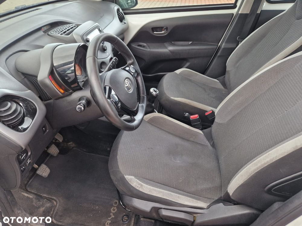 Toyota Aygo x-play - 17
