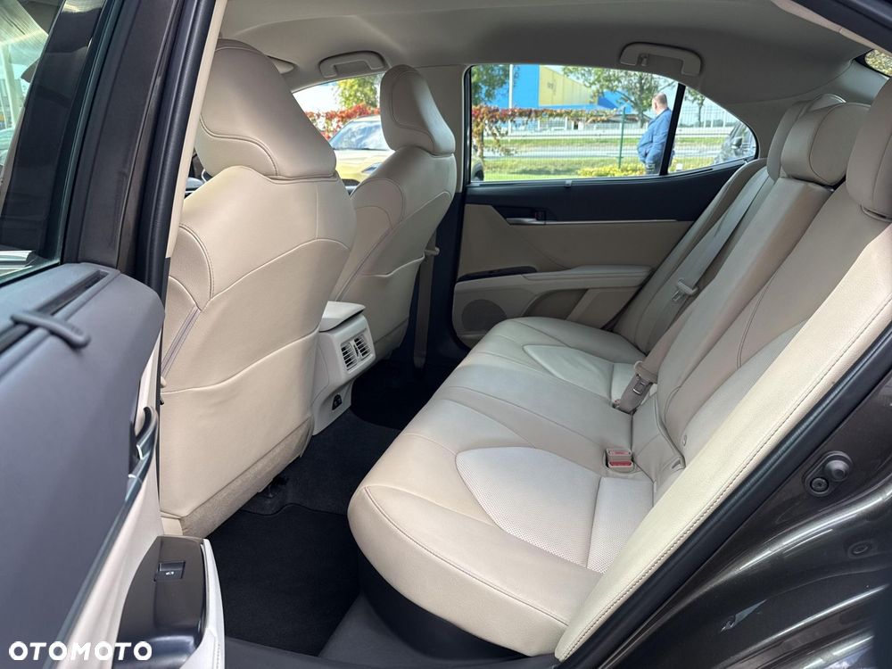 Toyota Camry 2.5 Hybrid Executive CVT - 14