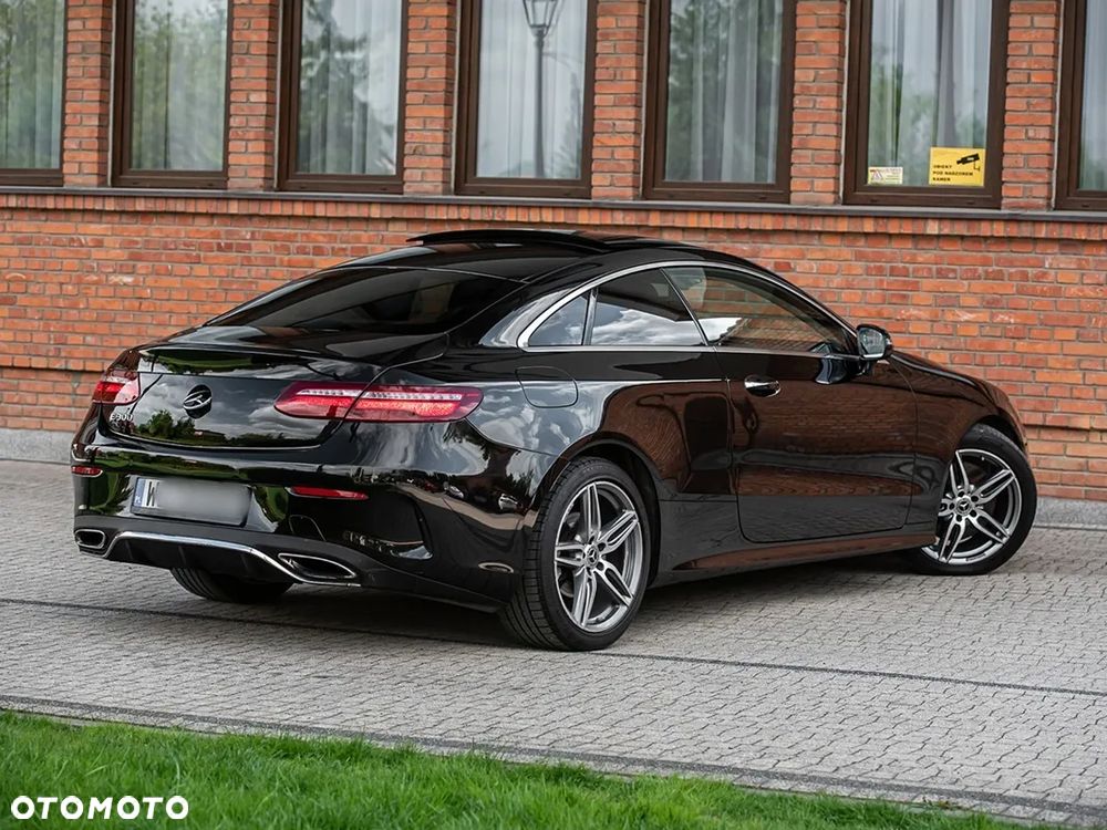 Mercedes-Benz Klasa E 300 9G-TRONIC AMG Line - 12