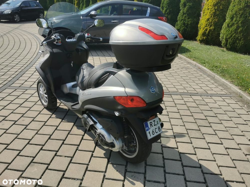 Piaggio MP-3 - 7