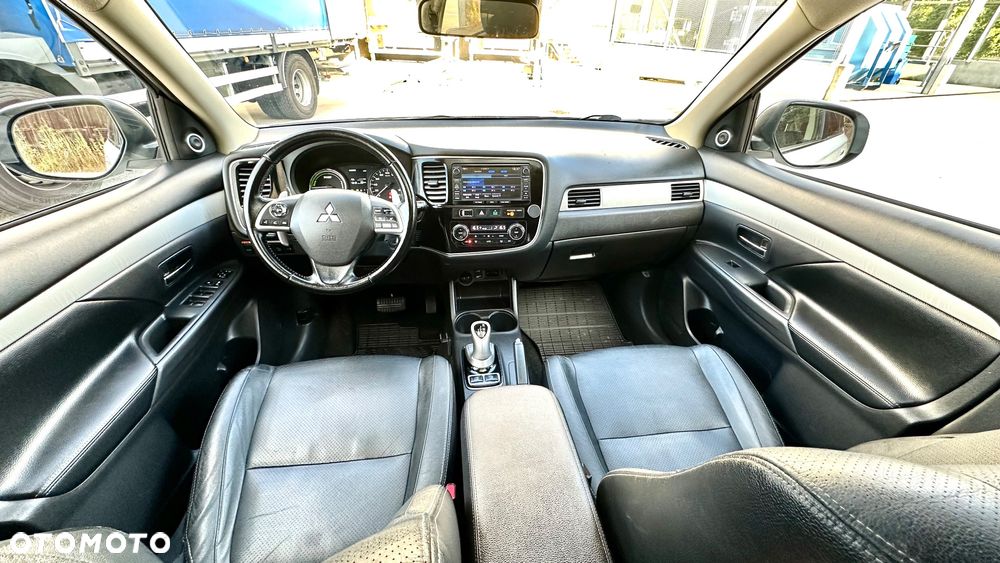 Mitsubishi Outlander 2.0 4WD Plug-In Hybrid - 22