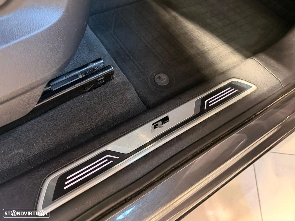 VW Touareg 3.0 TDI V6 R-Line - 42