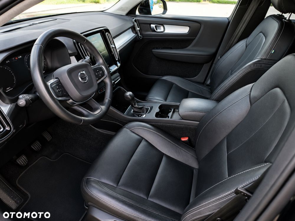 Volvo XC 40 T3 Momentum Pro - 33