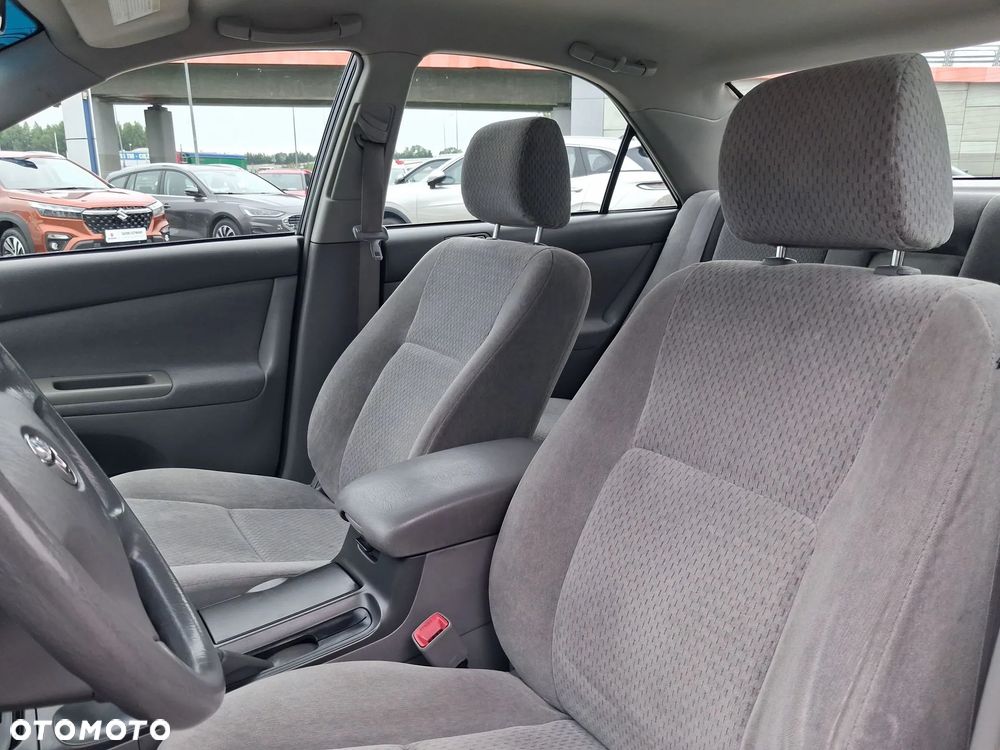 Toyota Camry 2.4 XLE - 25