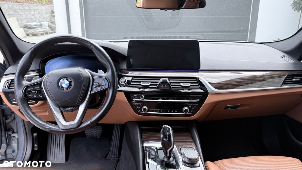 BMW Seria 5 530i xDrive Sport Line - 7