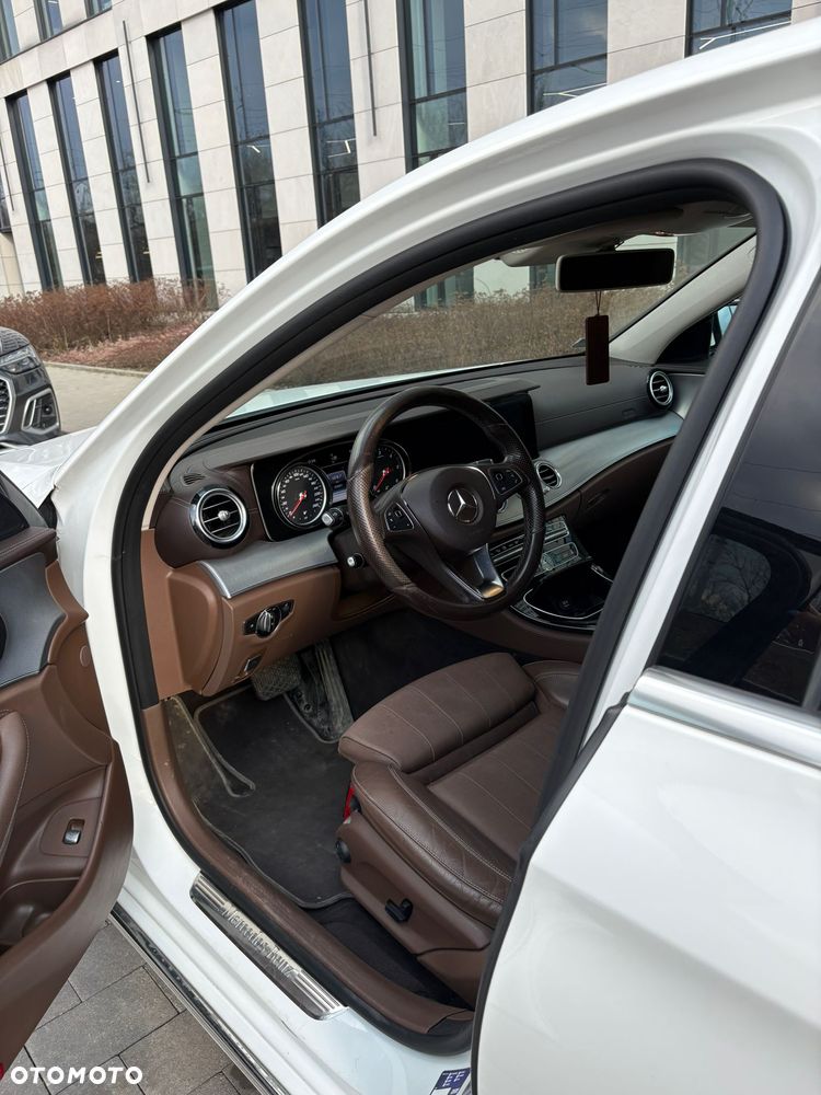Mercedes-Benz Klasa E 220 d 4-Matic Business Edition 9G-TRONIC - 2