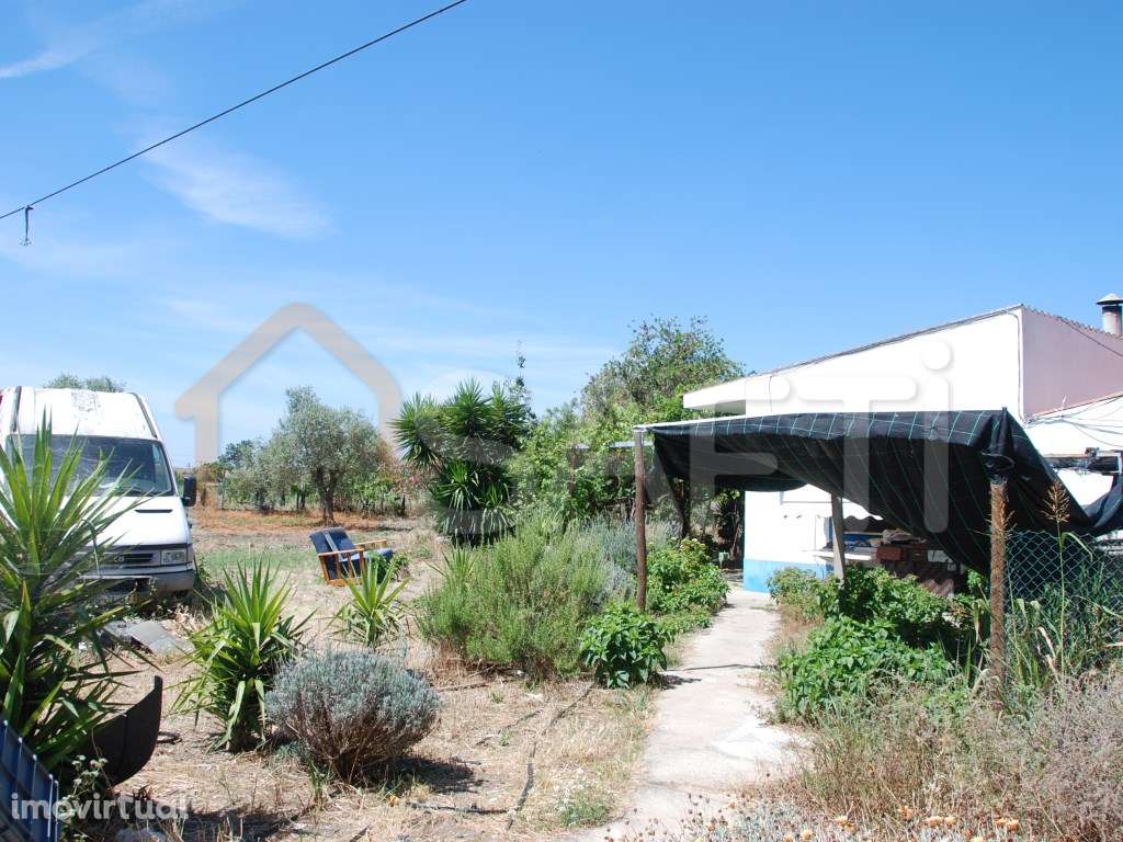 Armazém com terreno (urbano) e anexo habitável. - Grande imagem: 4/36