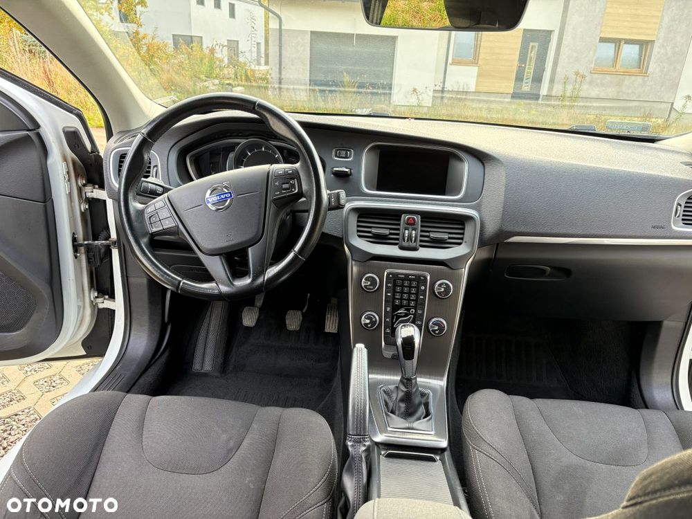 Volvo V40 - 24