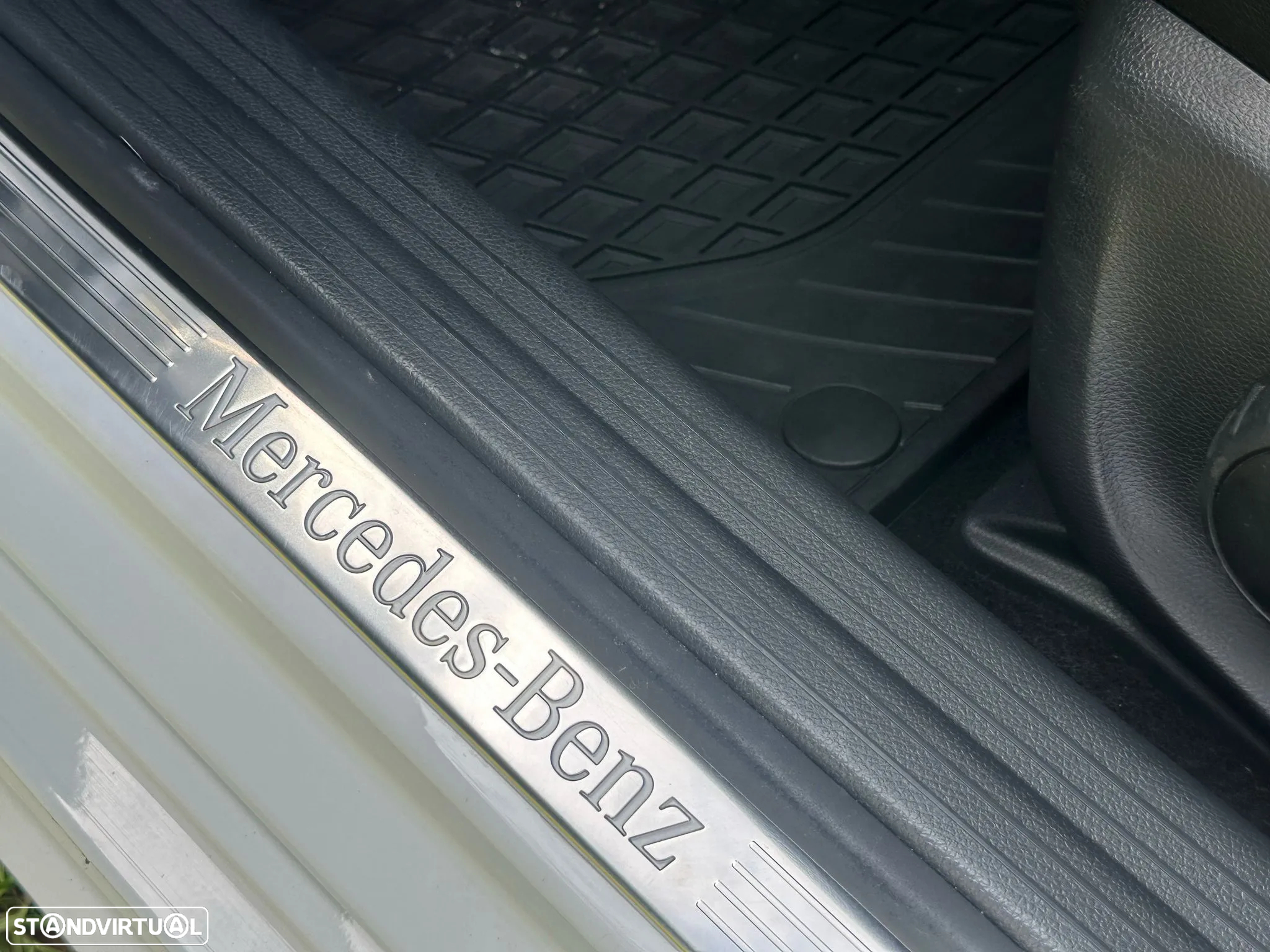 Mercedes-Benz CLA 180 d Shooting Brake AMG Line - 17