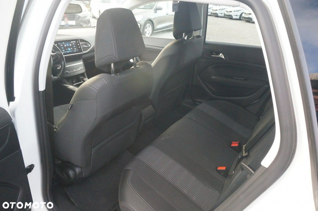 Peugeot 308 1.5 BlueHDi Allure Pack S&S EAT8 - 24